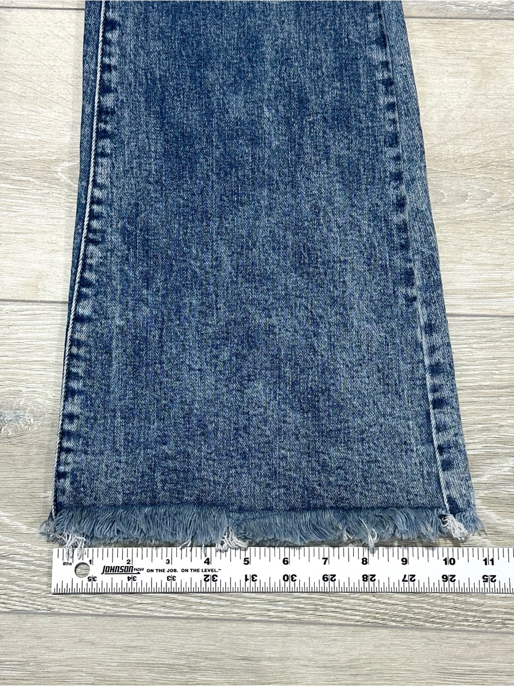 Risen NWT High Rise Distressed Flare Jeans Women’s 7/28 Medium Wash - Picture 9 of 10